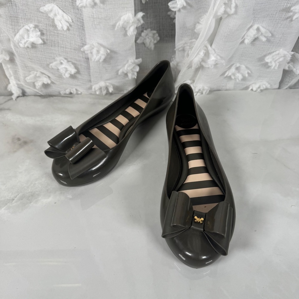 Zaxy Army Green Jelly Ballet Flats Bows Gold Butterfly Charm Cushioned Footbed 6